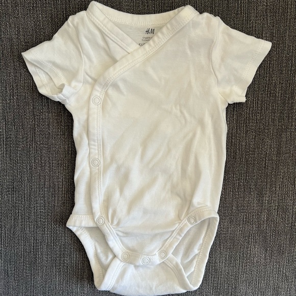 Like New H&M Baby Wrapover Bodysuits (Set of 5) - Picture 8 of 11